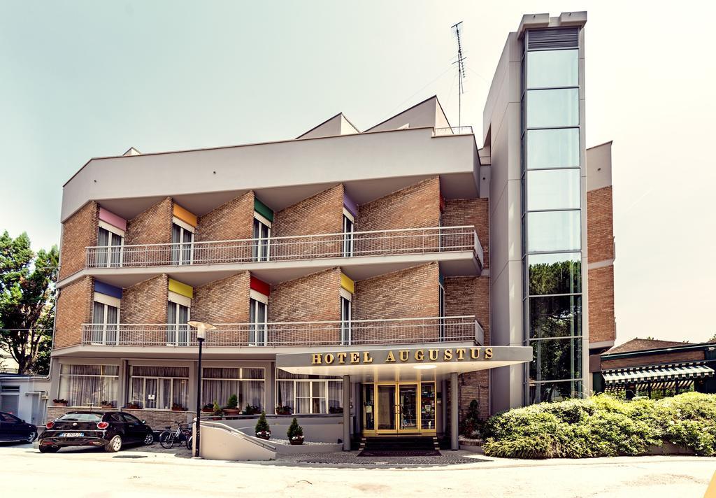 Hotel Augustus Фано Экстерьер фото