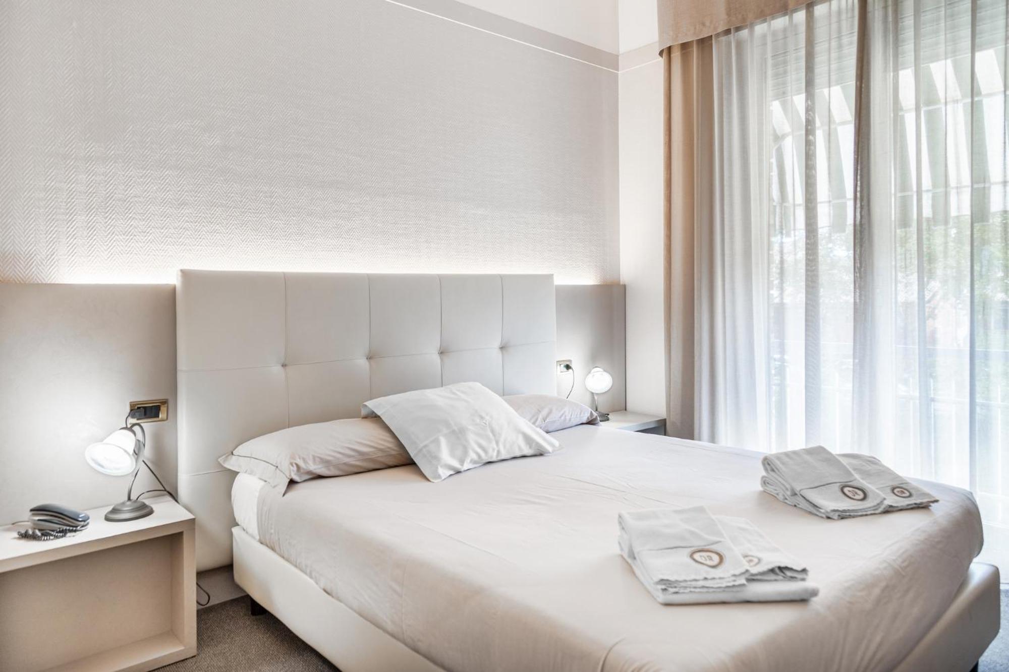 Hotel Augustus Фано Экстерьер фото