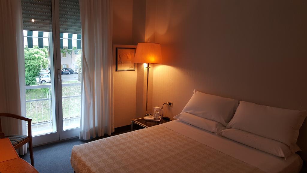 Hotel Augustus Фано Экстерьер фото