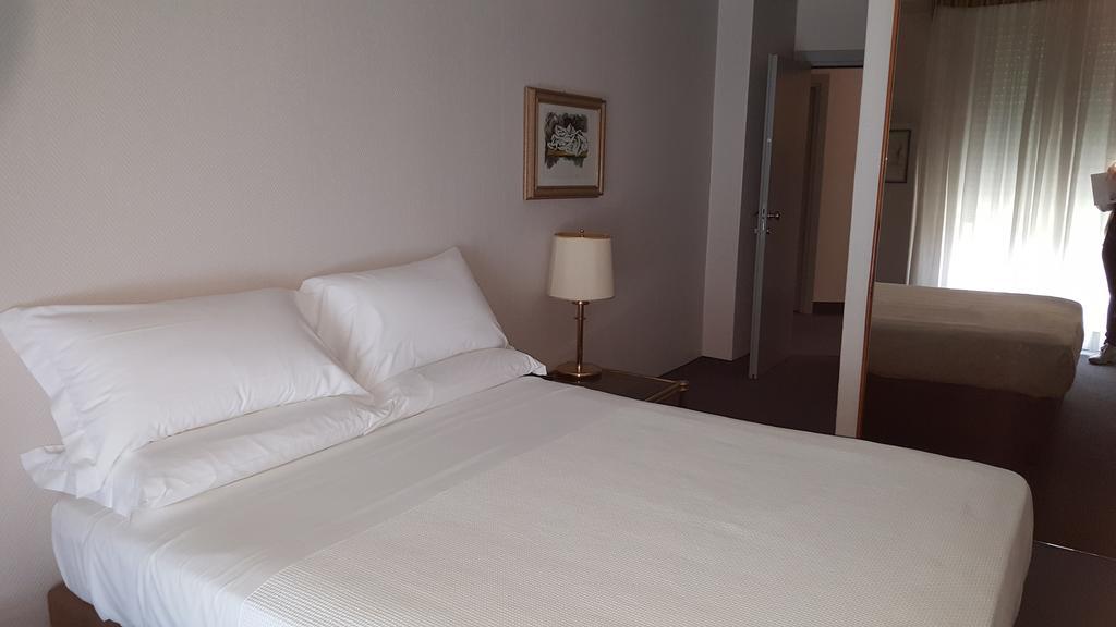 Hotel Augustus Фано Экстерьер фото