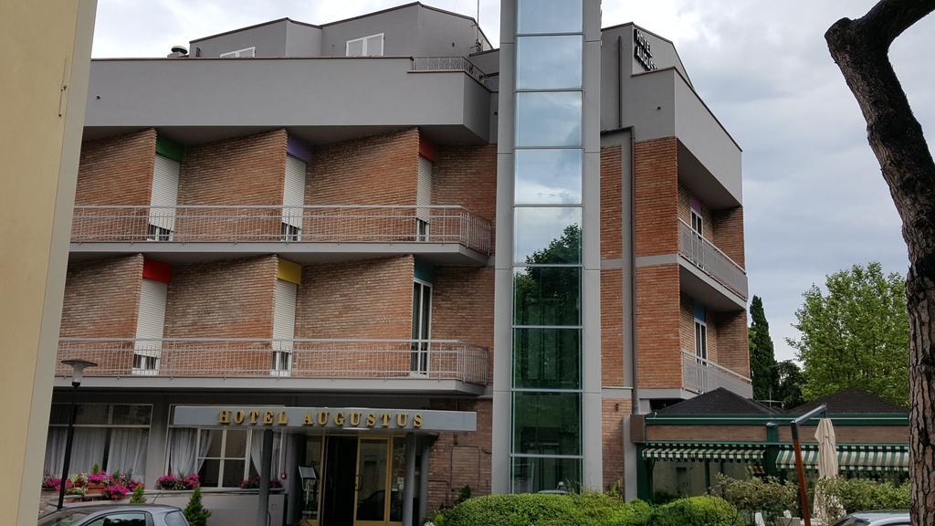 Hotel Augustus Фано Экстерьер фото