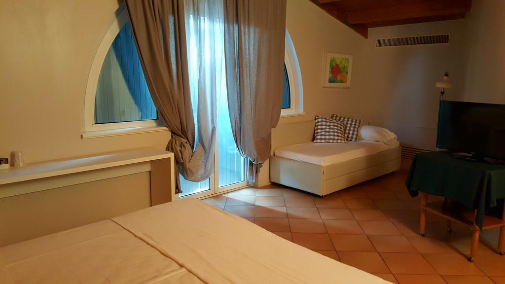 Hotel Augustus Фано Экстерьер фото