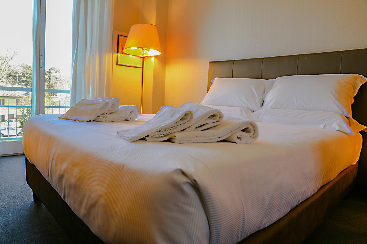 Hotel Augustus Фано Экстерьер фото