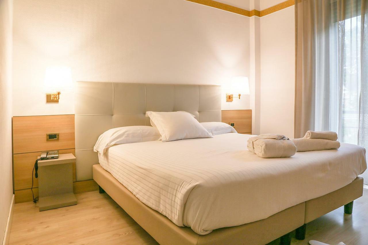 Hotel Augustus Фано Экстерьер фото